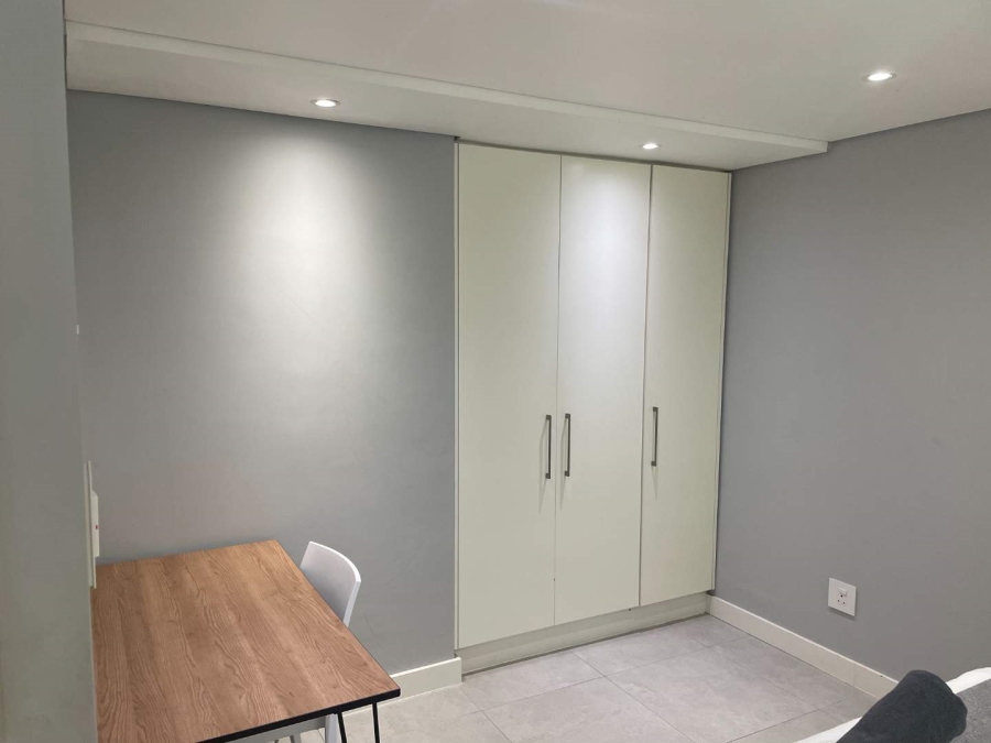 1 Bedroom Property for Sale in Sea Point Western Cape